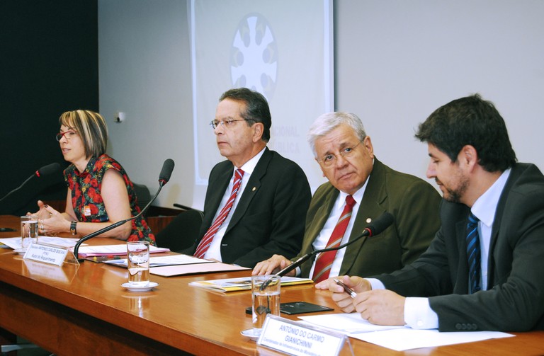Deputados debatem realização de Conferência Nacional de Segurança