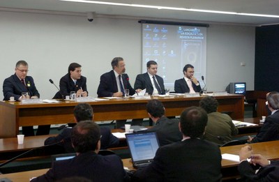 Projeto sobre crimes praticados pela internet recebe críticas