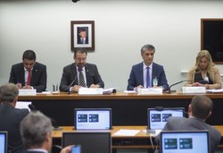 Comissão aprova convite à ex-deputada Manuela d’Ávila para falar sobre suposto envolvimento com hackers