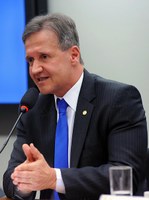 Comissão torna obrigatória análise de risco quando detento precisar de atendimento de saúde