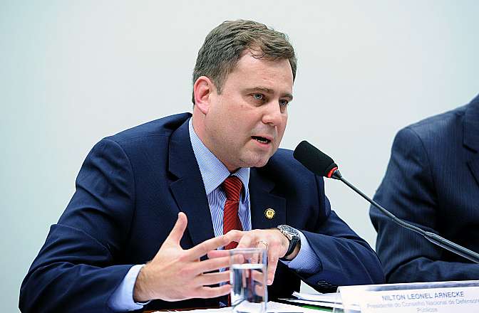 Garantia de direitos é mais importante que investigador, diz defensor público.