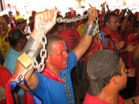 Manifestantes estão em passeata pela PEC 300 