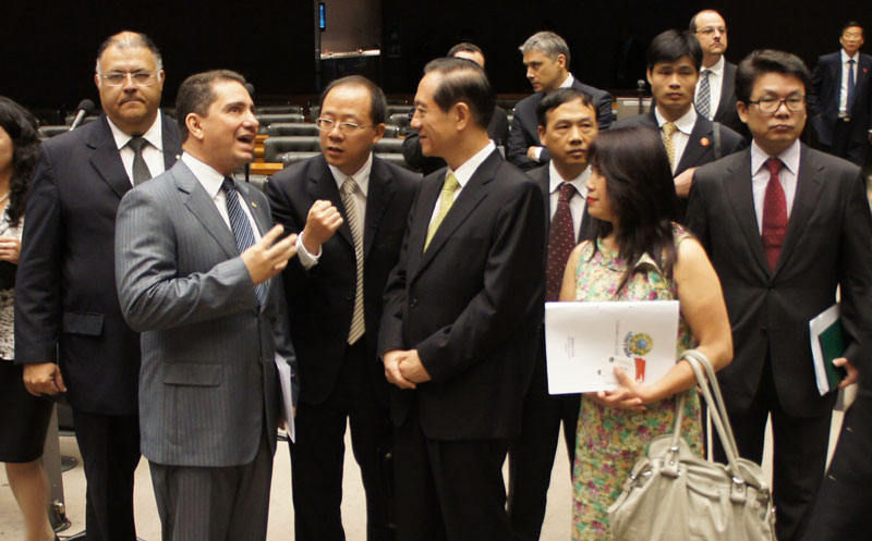 Mendonça Prado recepciona vice-presidente do parlamento chinês e sua comitiva