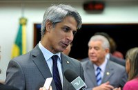 ONG reclama de "subjetividade" na análise de porte de arma; deputado discorda