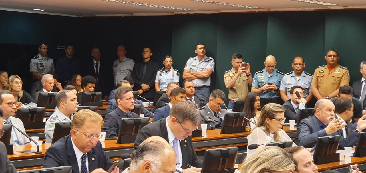 Aprovado na Comissão Projeto de Lei que proíbe o uso de embalagens de alumínio em estabelecimentos penitenciários