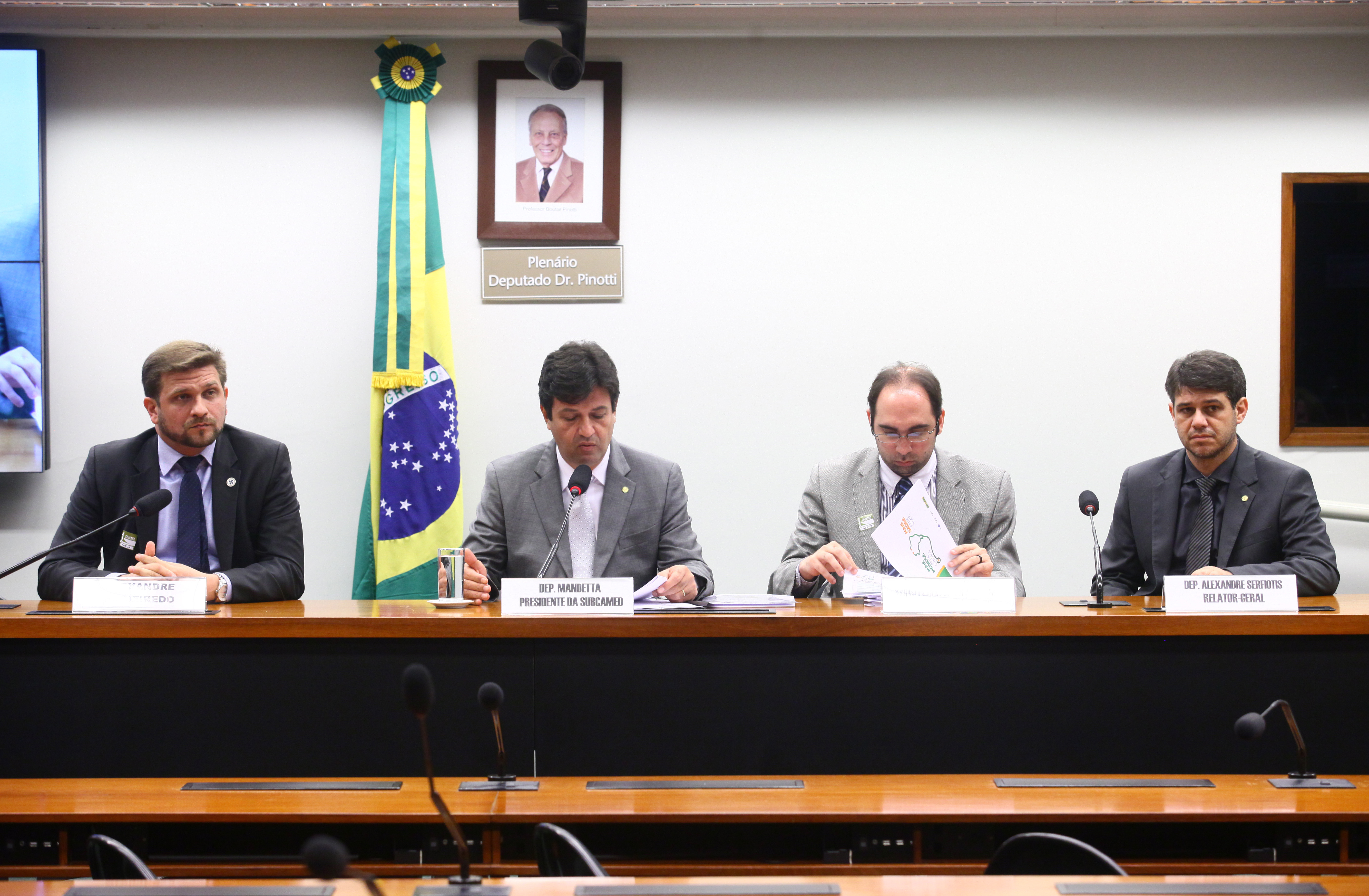 Brasil sofre deficiência em médicos para atenção básica, revelam gestores