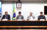 Brasil sofre deficiência em médicos para atenção básica, revelam gestores