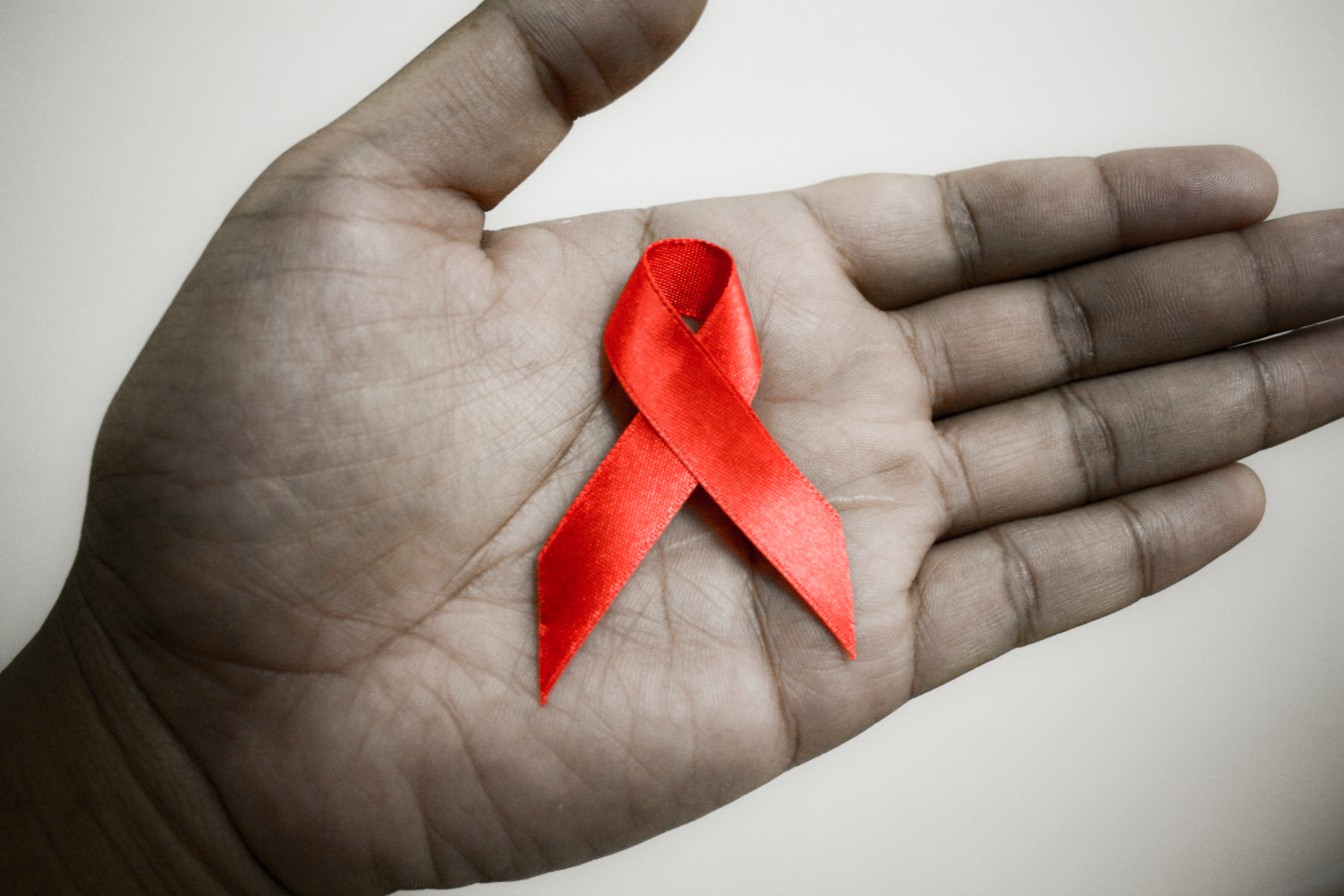 Comissão aprova ‘dezembro vermelho’ para enfrentamento ao vírus HIV