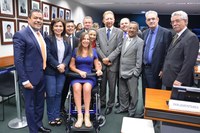 Comissão aprova projeto de Mara Gabrilli que garante cuidador para pessoas com deficiência