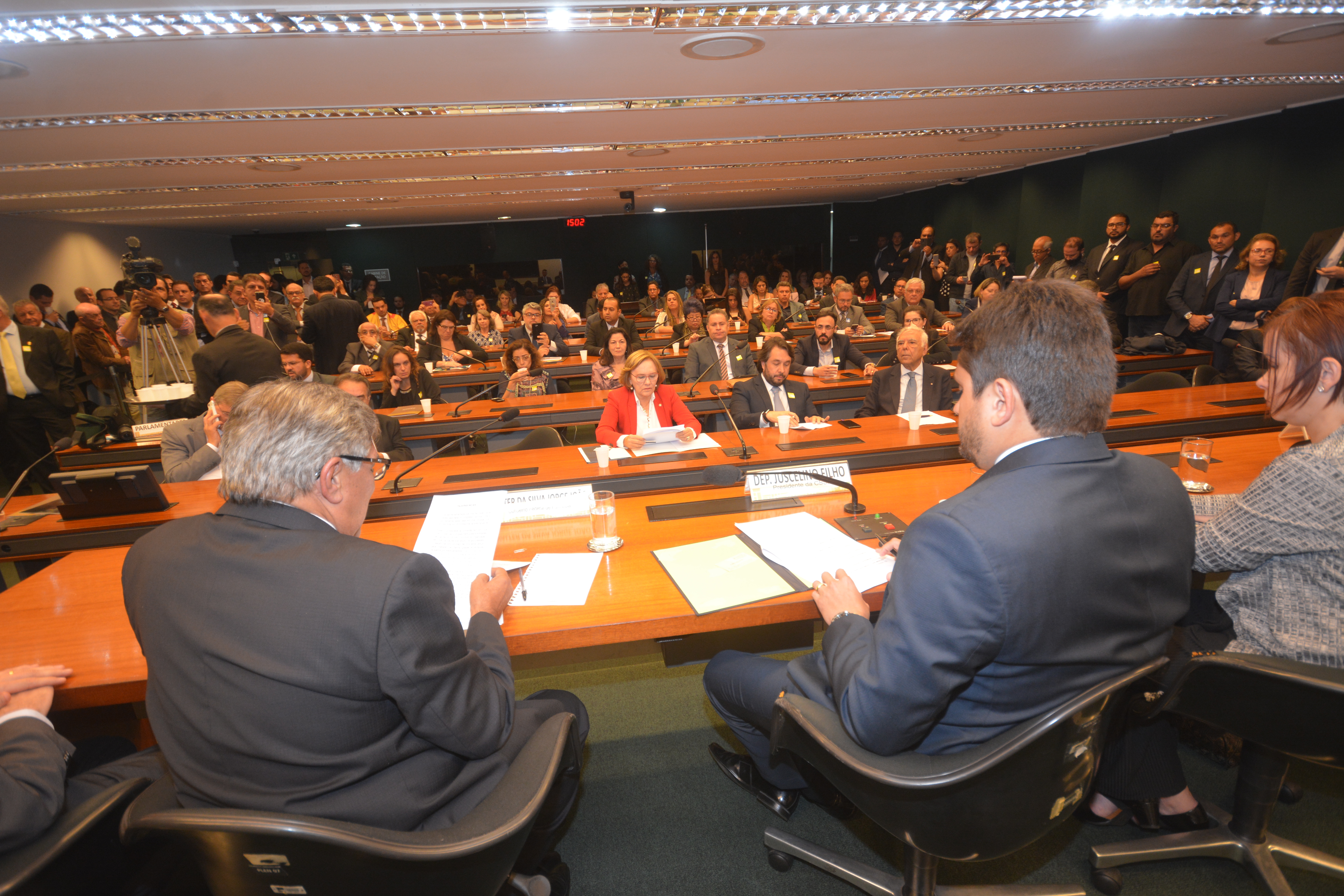 CSSF debate venda de medicamentos em supermercados