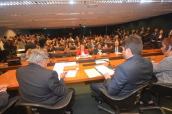 CSSF debate venda de medicamentos em supermercados