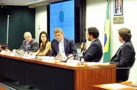 Gratuidade do translado aéreo de cadáveres exige mais estudo, dizem convidados