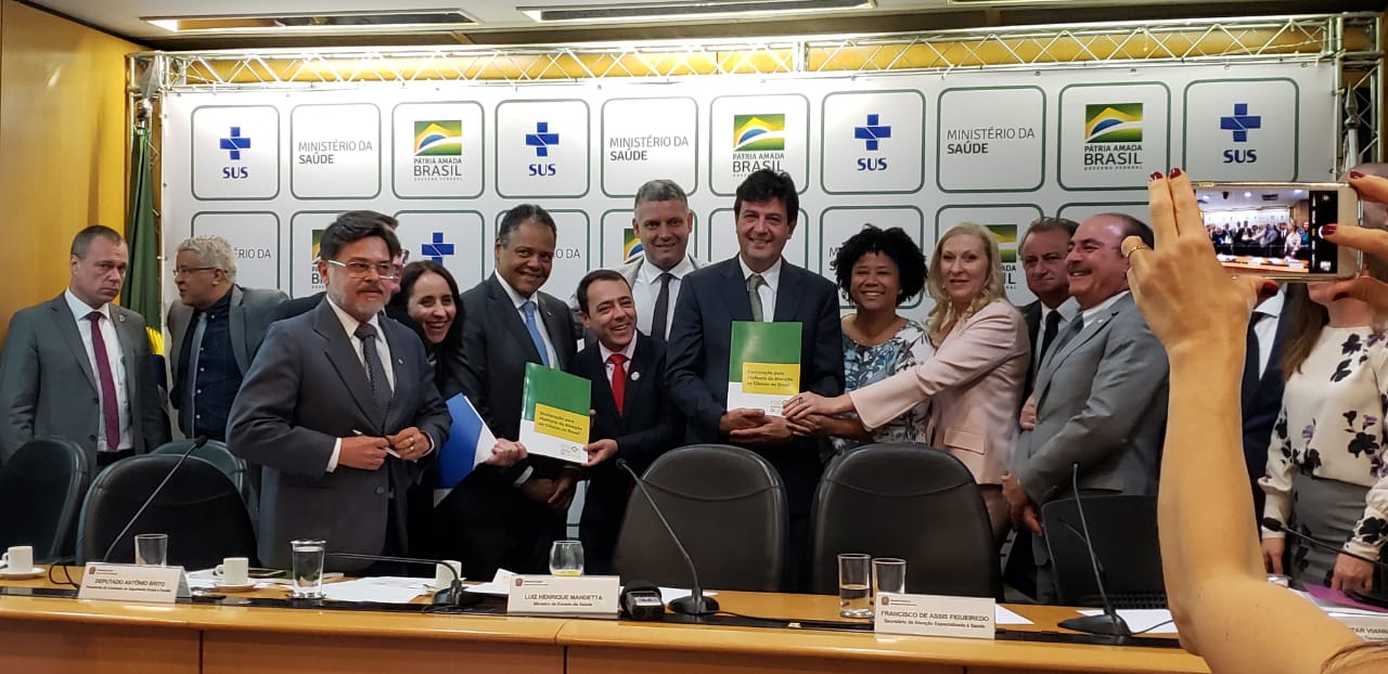 Ministro apresenta programa Médicos pelo Brasil à CSSF