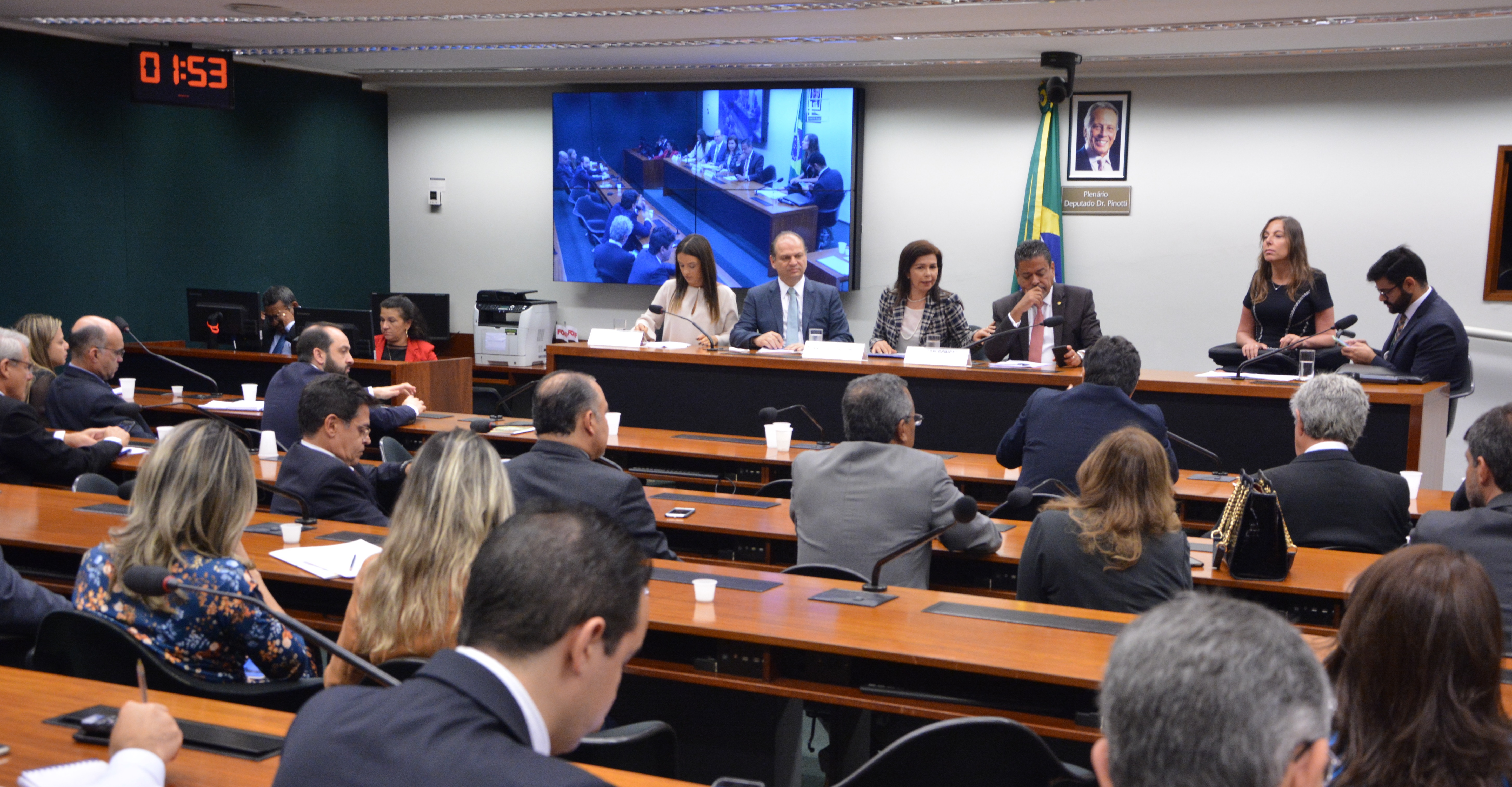 Ministro da Saúde apresenta prestação de contas em encontro com Deputados Federais.