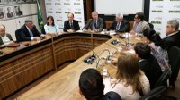 Ministro se reúne com GT da fosfoetanolamina e parlamentares aprovam etapas 