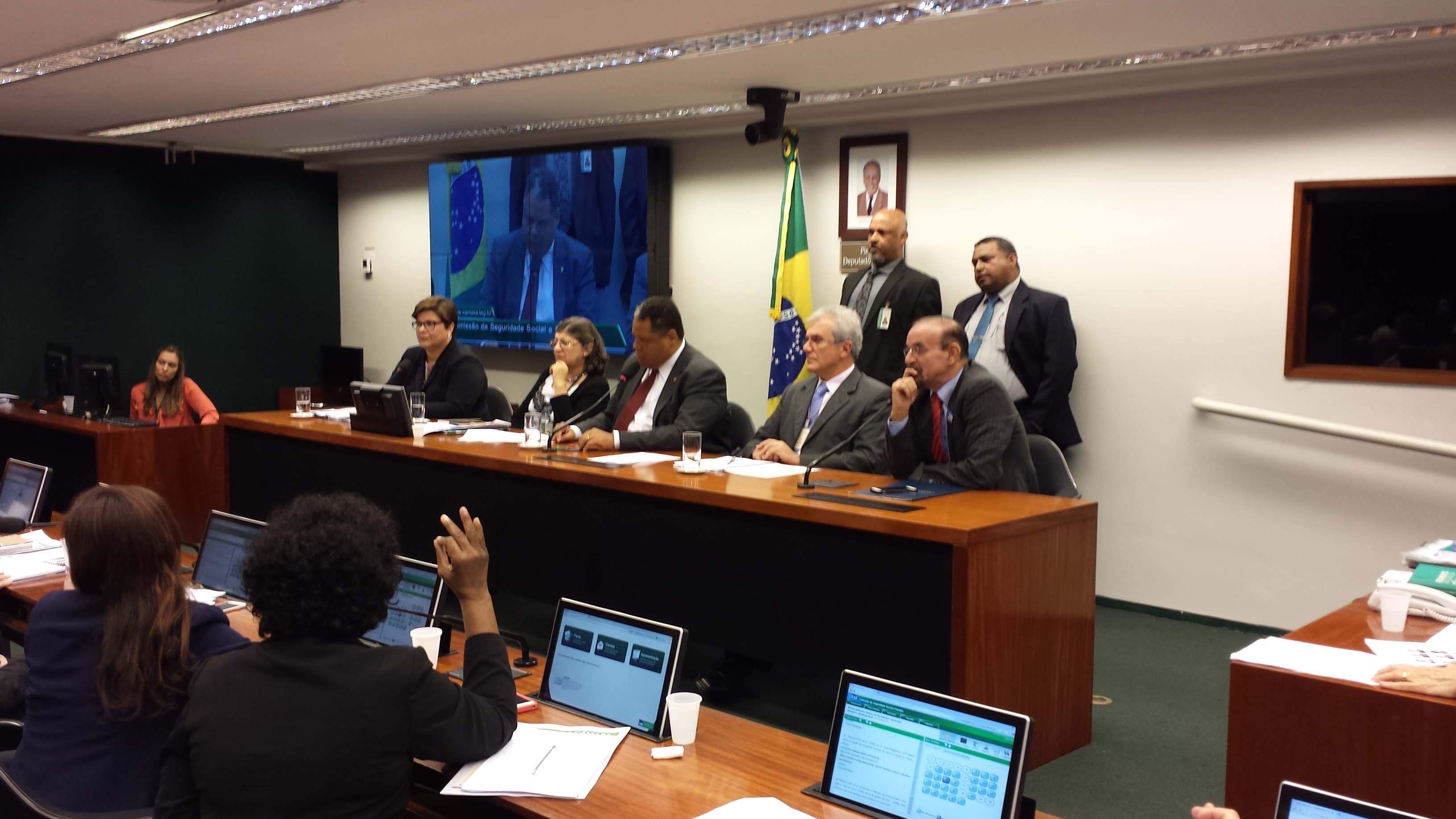 Parlamentares da CSSF debatem maioridade penal