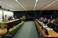 Parlamentares questionam ministro Chioro em resultado do 1º quadrimestre