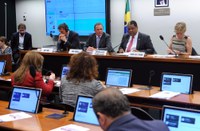 Personalidades britânicas falam sobre medidas para combater a tuberculose no mundo