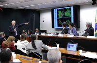 Pesquisadores reclamam de burocracia na análise da fosfoetanolamina; Anvisa se defende