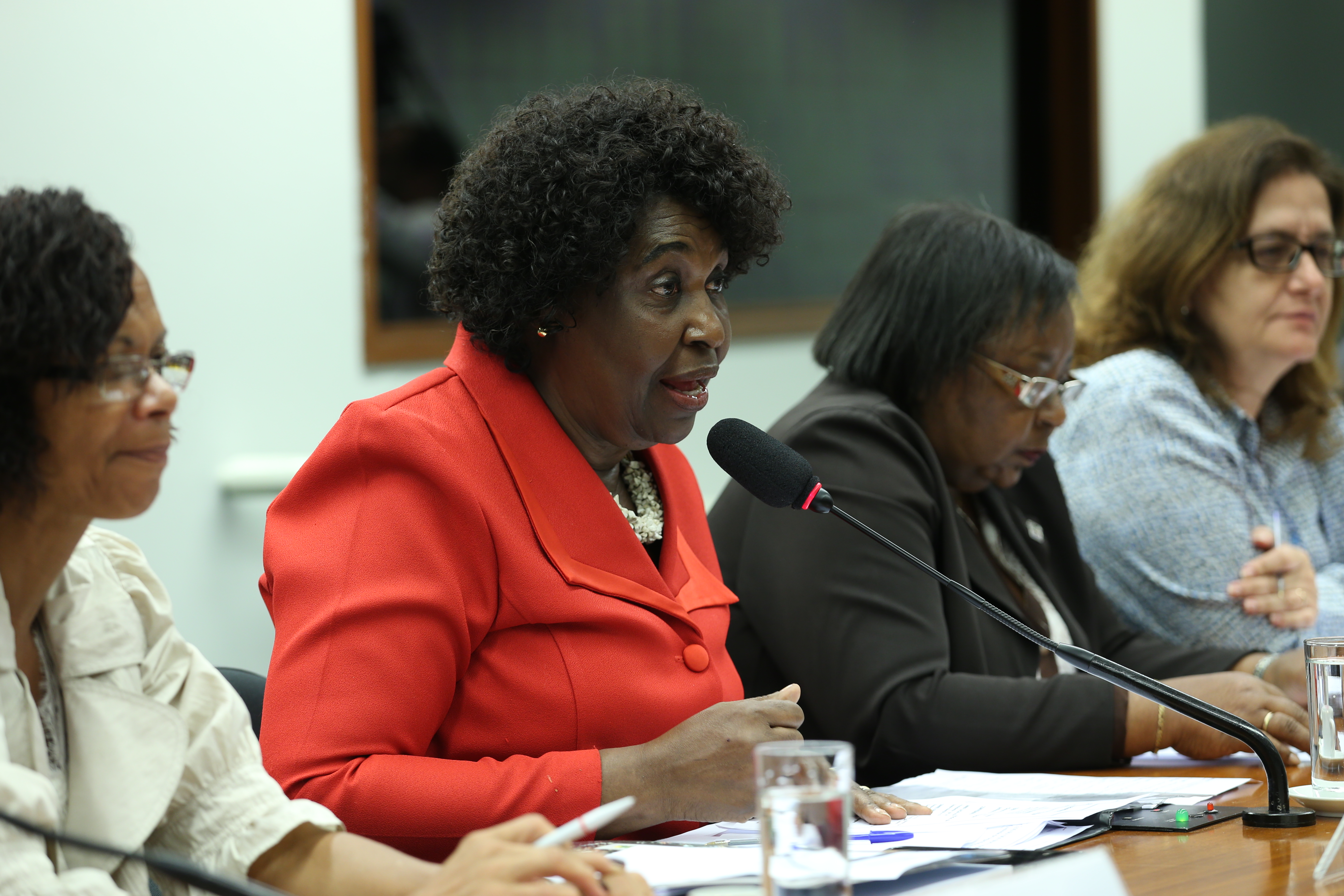 Projeto que regulamenta profissão de cuidador é apoiado em audiência