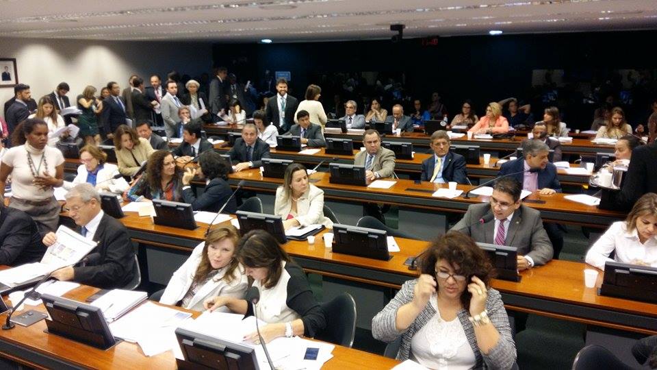 Seguridade aprova considerar transexualidade desconhecida por cônjuge motivo para anular casamento