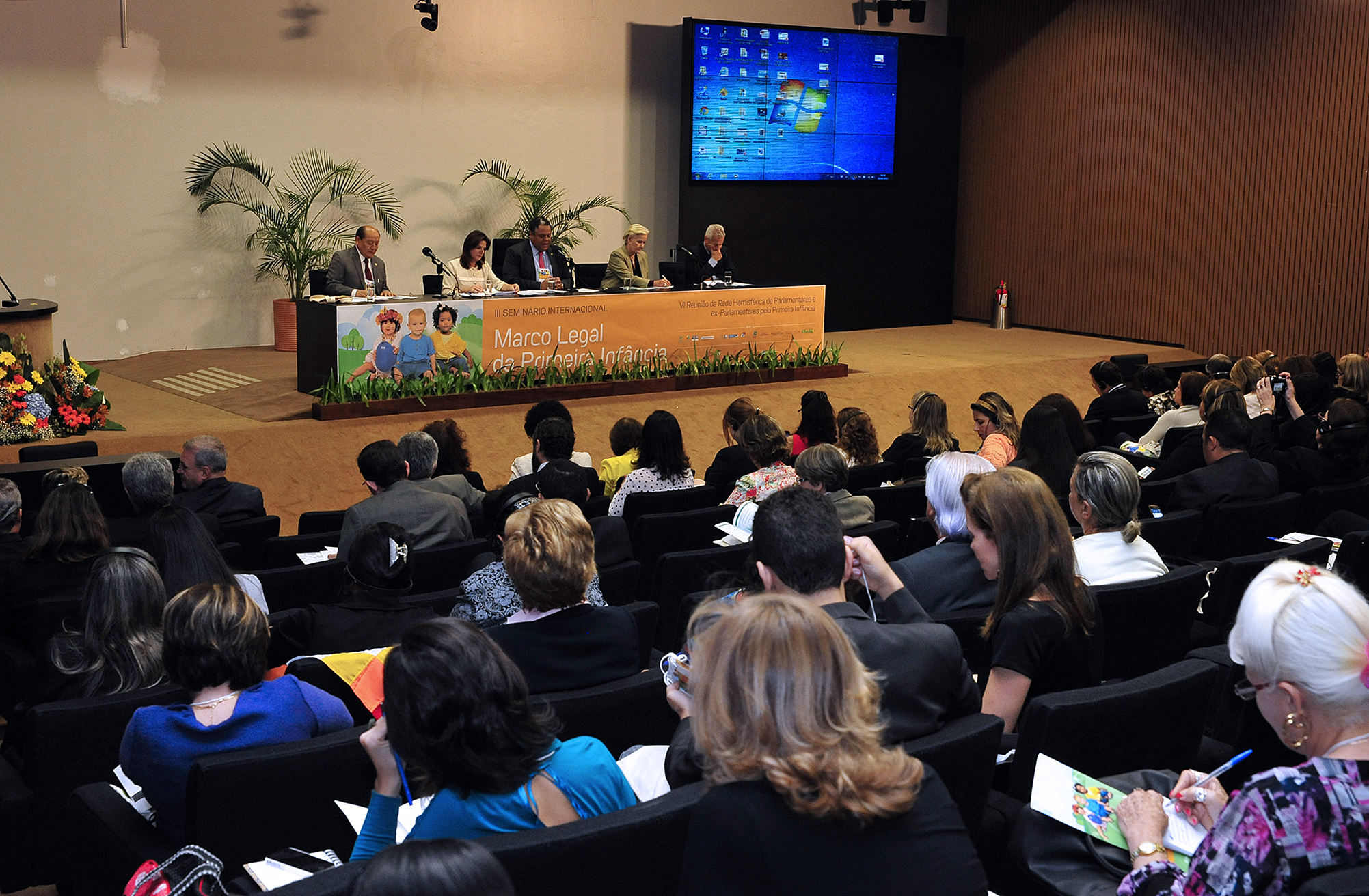 Várias nacionalidades se reúnem para discutir Marco Legal da Primeira Infância