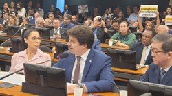 Comissão aprova reajuste de piso salarial para médicos e dentistas