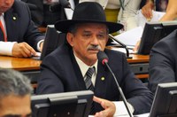 Comissão aprova regulamentação da profissão de teólogo