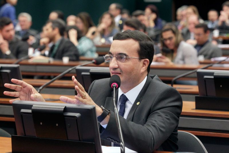 Comissão aprova uso de energia solar em prédios públicos federais