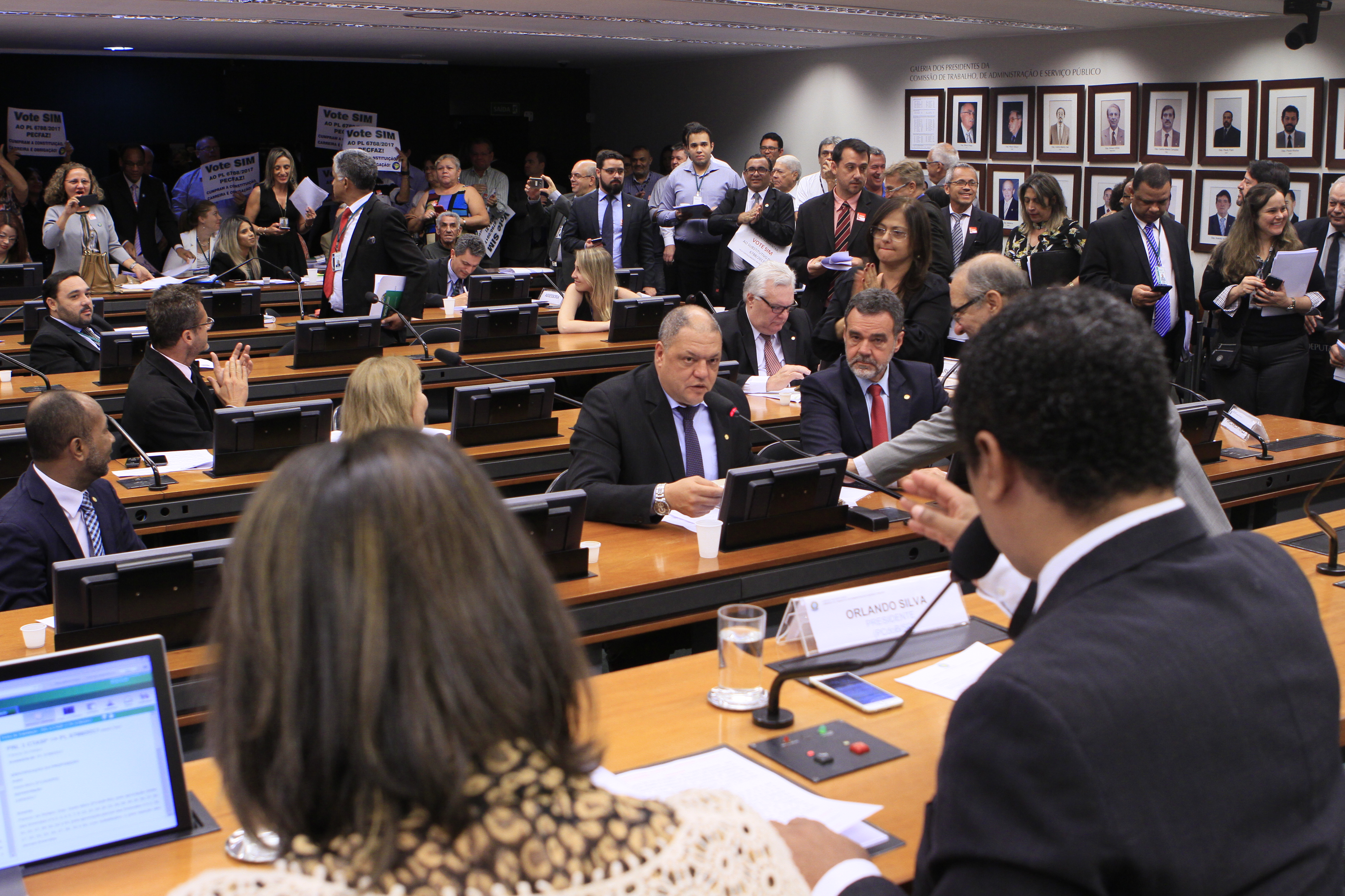 Comissão de Trabalho aprova regulamentação da profissão de trabalhadores de telemarketing