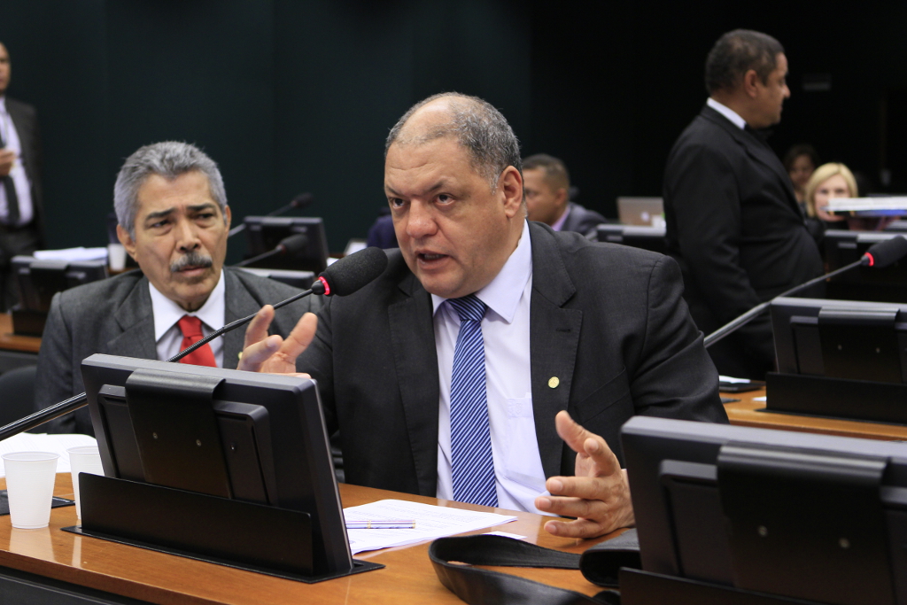 Comissão vota pela expansão do ensino superior e discute sobre privatizações