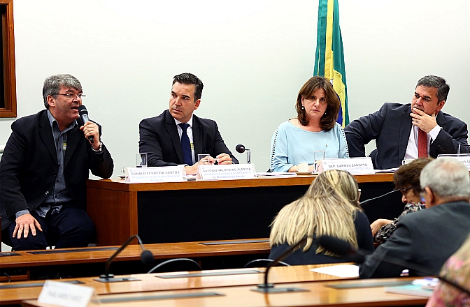 Entidades de classe se comprometem ao diálogo para derrubar decisão judicial que proibe enfermeiros de atuarem plenamente na Saúde Pública