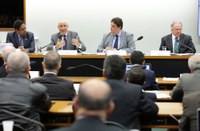 Órgãos sindicais, empresários, representantes do Judiciário e deputados debatem sobre projetos que pretendem alterações na Consolidação das Leis do Trabalho (CLT)