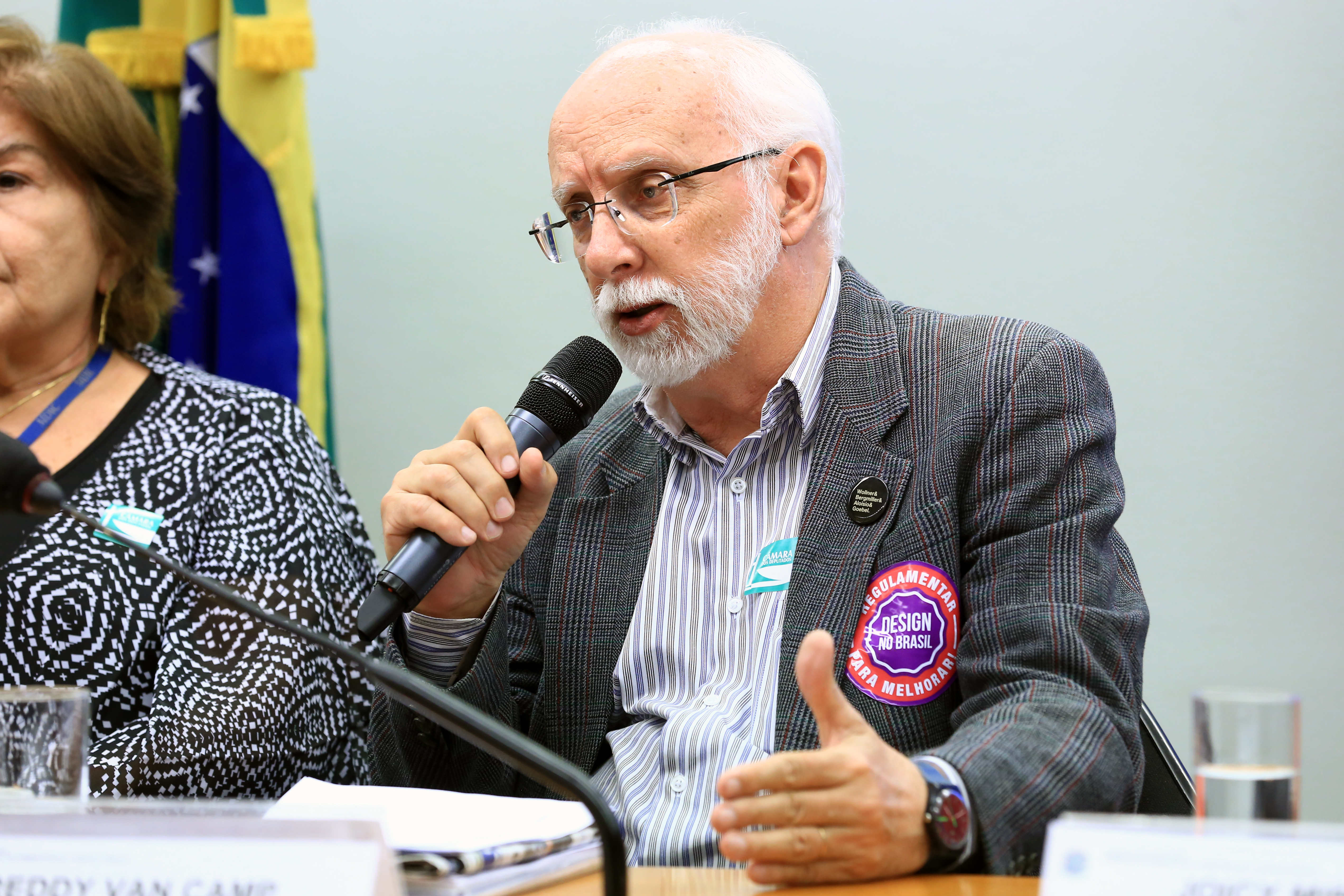 Profissionais defendem regulamentação do ofício de designer