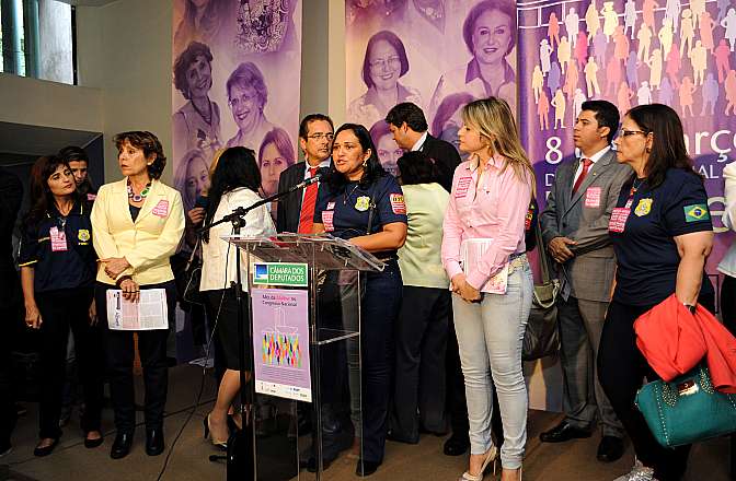 Requerimentos em apoio a aposentadoria das policiais