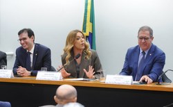 Subcomissão da Escala 6x1 define plano de trabalho