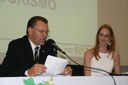 Deputado Afonso Hamm e Karla Buzzi em palestra do XII CBRATUR
