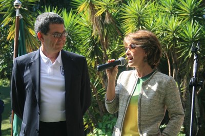 Embaixador do Reino Unido, Alan Charlton, e a deputada Professora Raquel Teixeira 