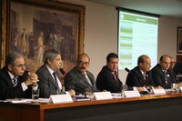 Aeroportos das 12 cidades-sedes terão capacidade adequada para Copa 2014, diz presidente da Infraero