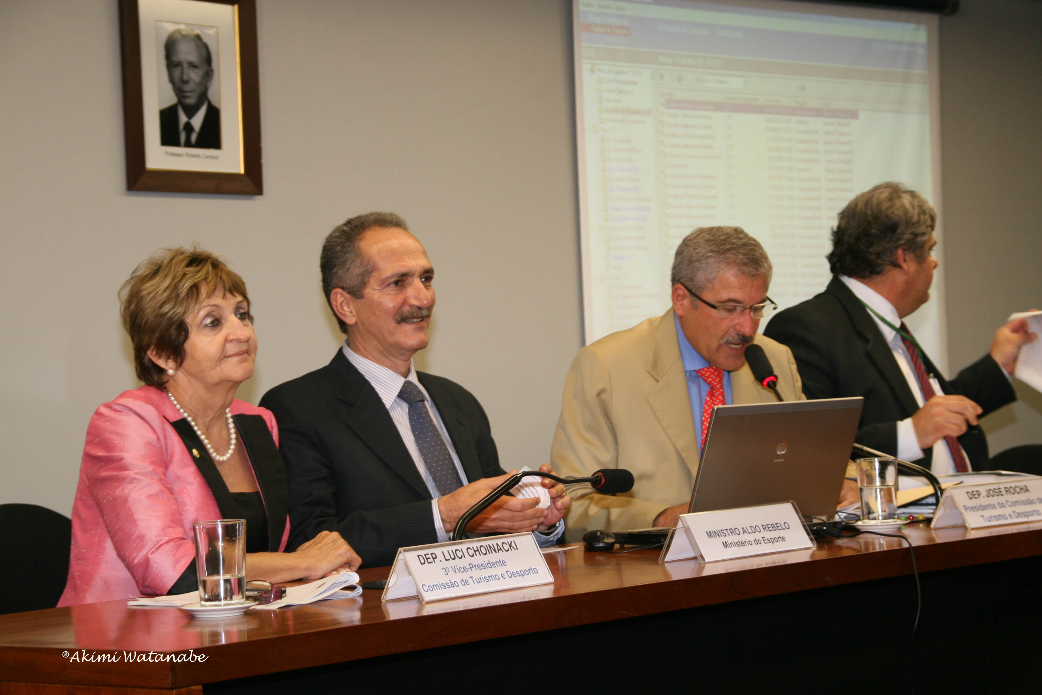 Aldo Rebelo defende incentivo à formação de jogadores na Lei Geral da Copa