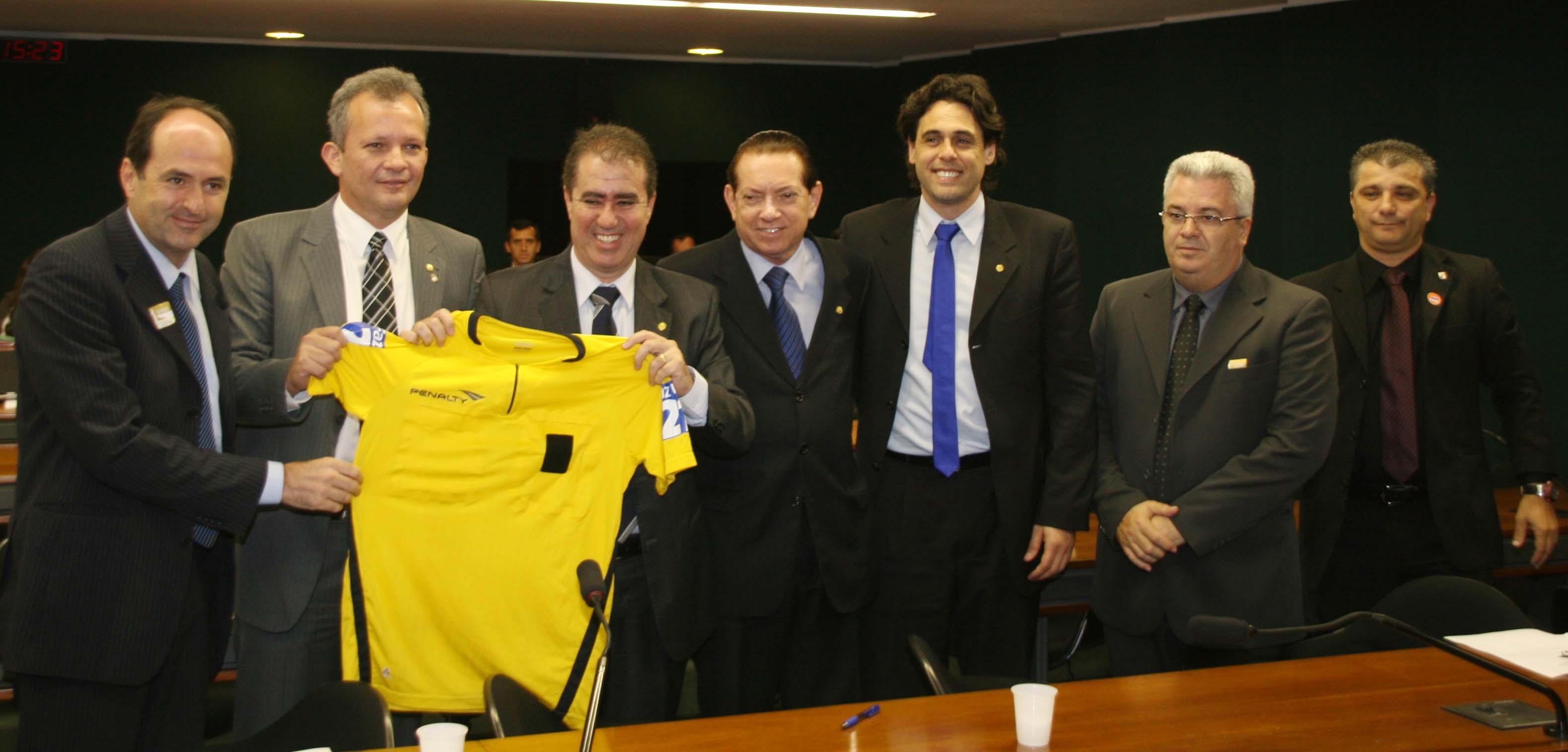 Árbitros de futebol pedem urgência para a regulamentação da profissão