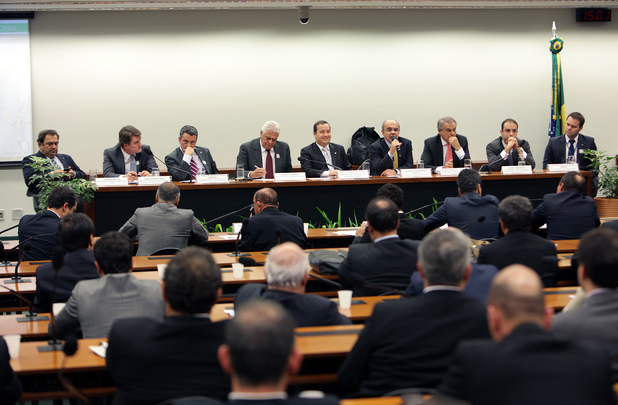 Audiência pública discute endividamento de clubes de futebol