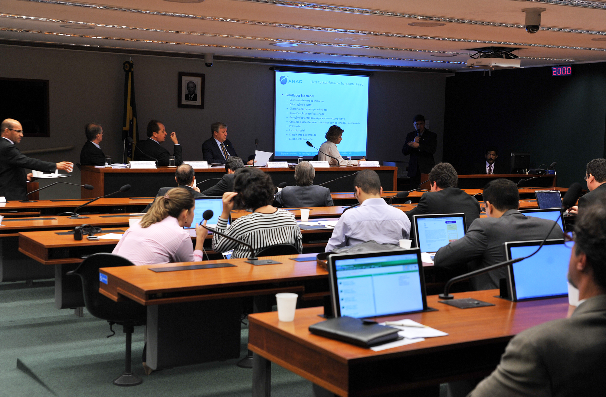 Audiência Pública Discute os Preços das Passagens Aéreas na Comissão de Turismo