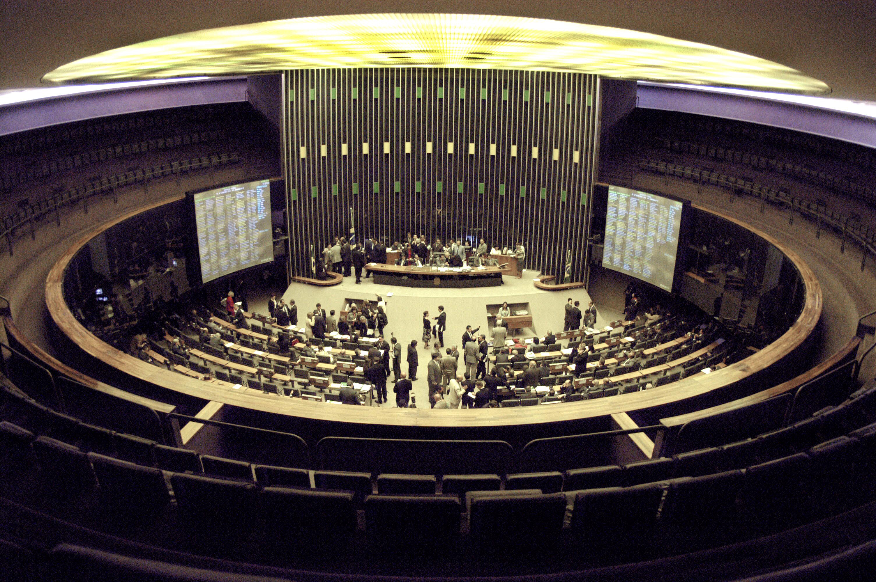 Câmara aprova regras para licitações da Copa, mas texto ainda pode mudar