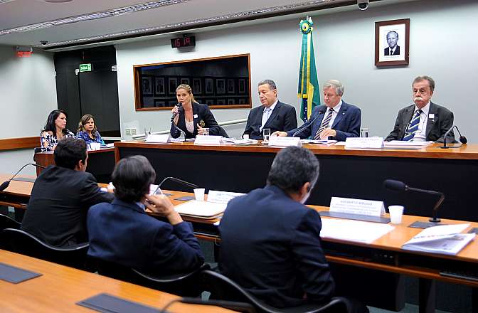 Comissão de Turismo debate as contratações sazonais em audiência pública