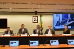 Comissão de Turismo realiza Audiência Pública para discutir concessões dos aeroportos de Recife e de Maceió.