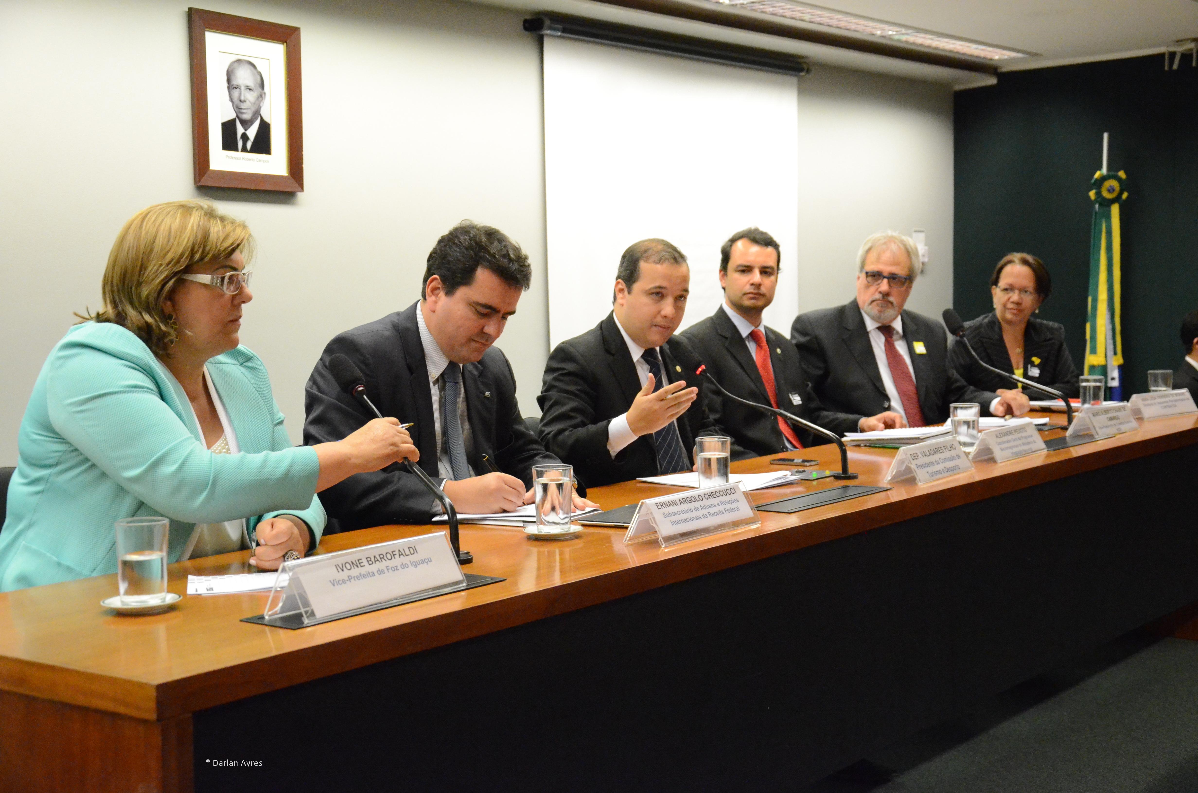 CTD debate instalação de lojas francas em zonas de fronteira