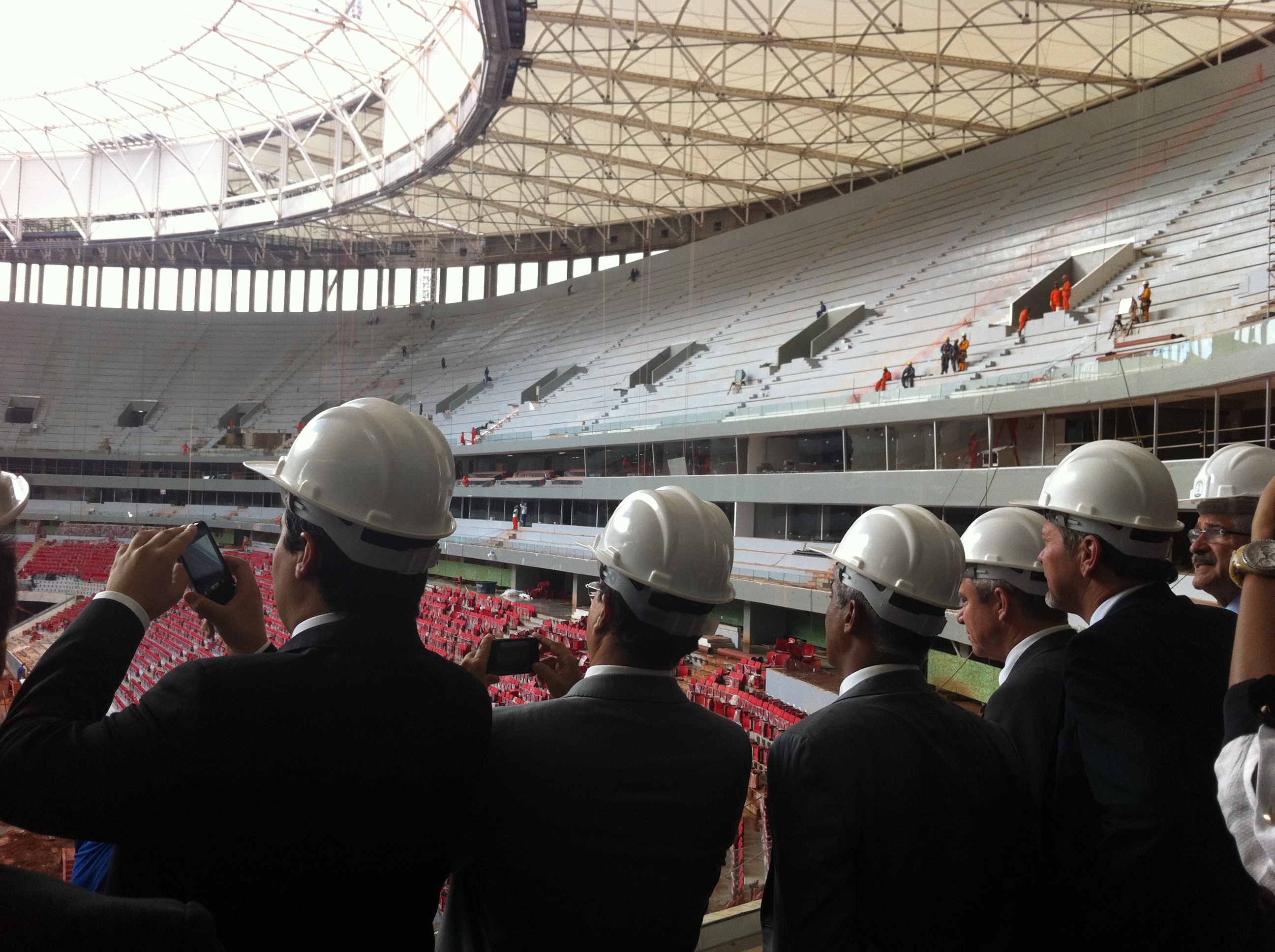 CTD visita estádio e aeroporto e cobra mais agilidade e transparência nas obras
