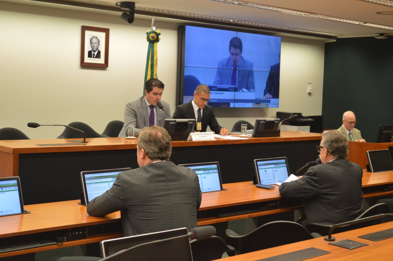 CTUR aprova PL sobre informações prévias de hospedagem à intercambistas