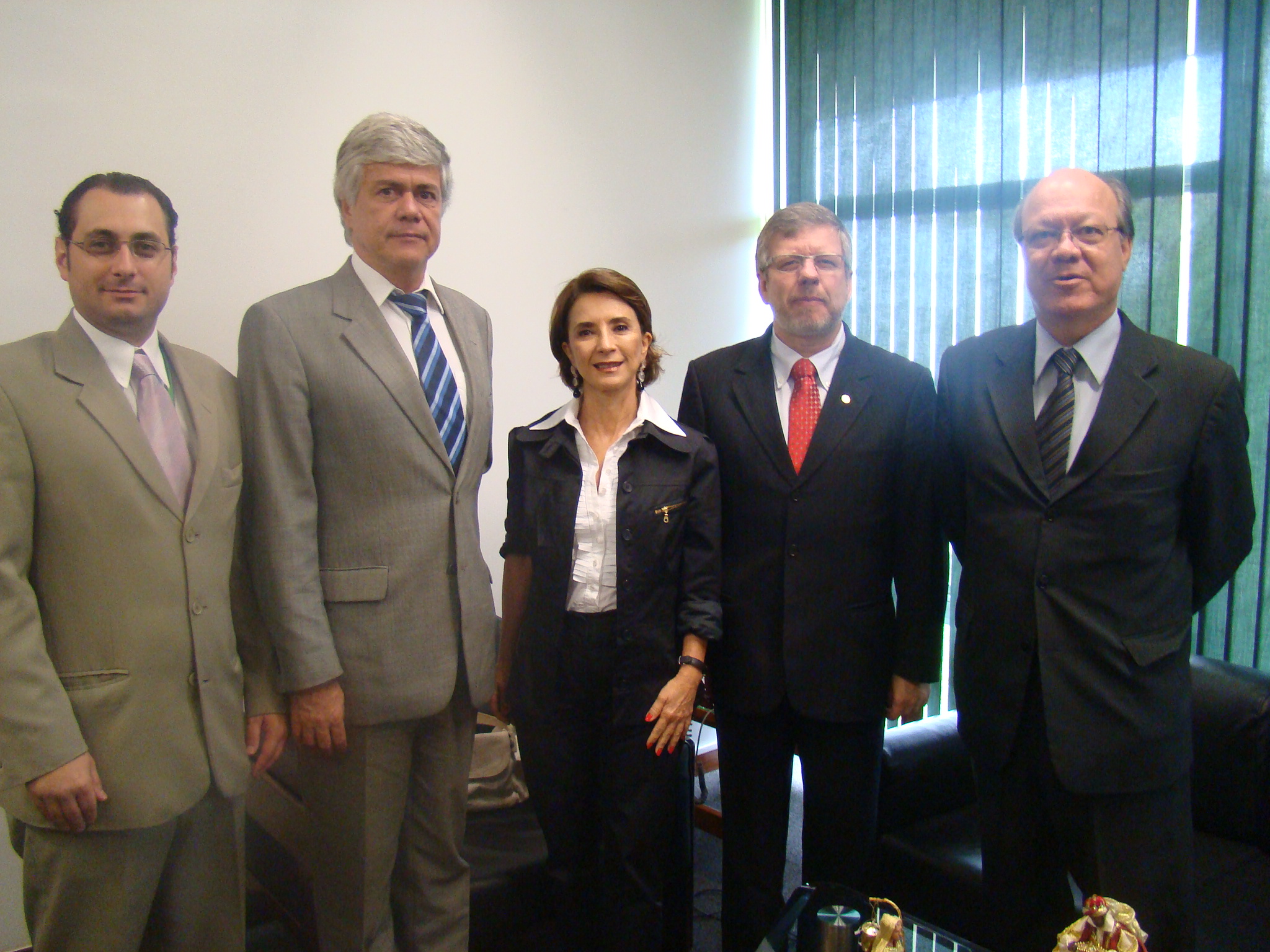 Deputada Professora Raquel Teixeira pede votação imediata do projeto que regulamenta atividades das agências de  viagens e turismo